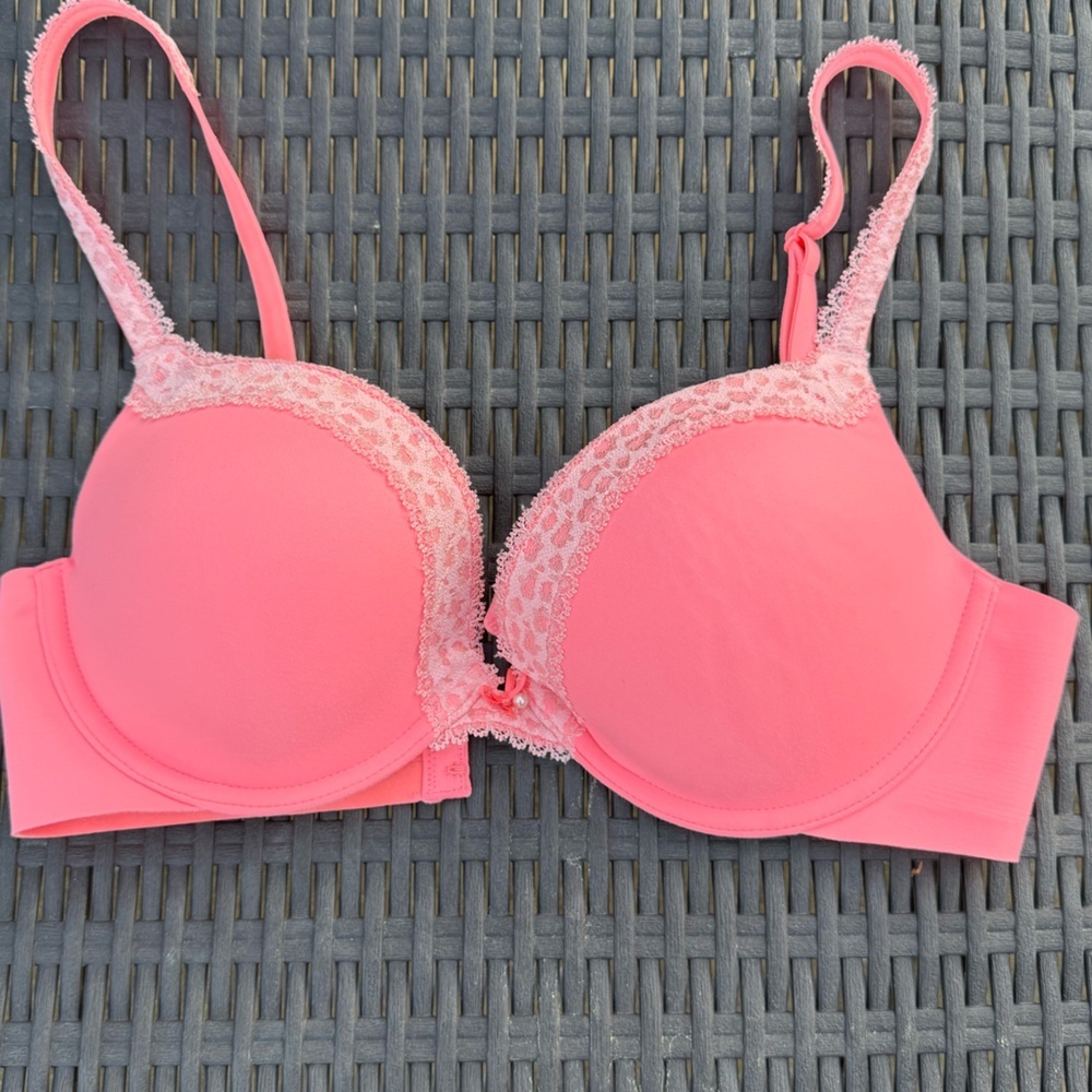 Victoria's Secret Pink Lace-Trim Push-Up Bra Size 34D